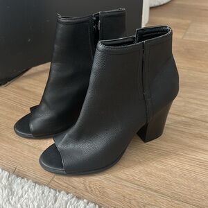 Hippie Laundry black vegan leather open toe shootie 8.5
